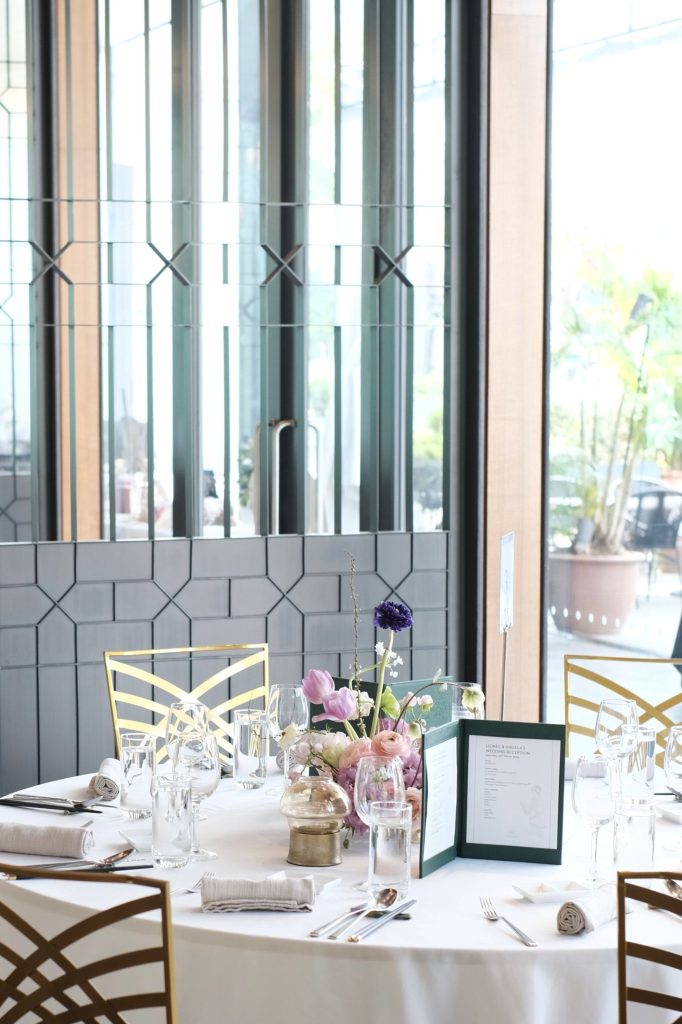 modern luxurious wedding flowers