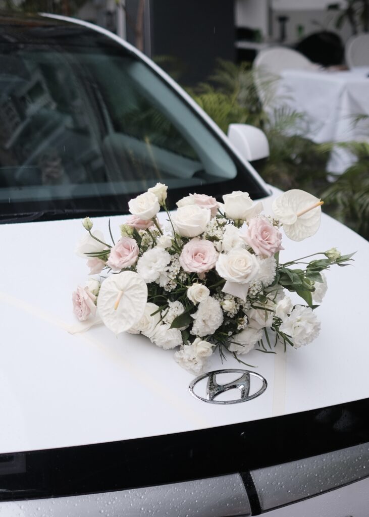 Elegant Bridal Wedding Car Decor